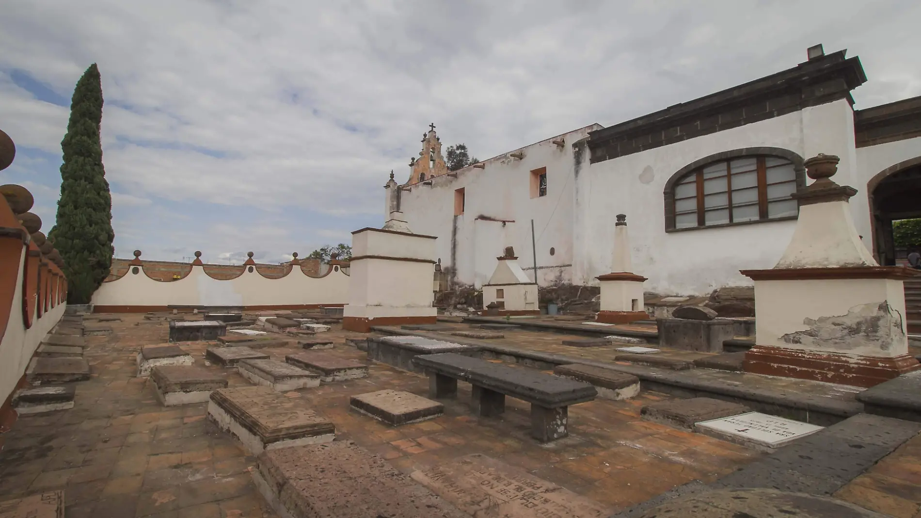 Museo de la Muerte y Pante_n de la Santa Veracruz podr_n ser visitados en D_a de Muertos.  Archivo  El Sol de San Juan del R_o.